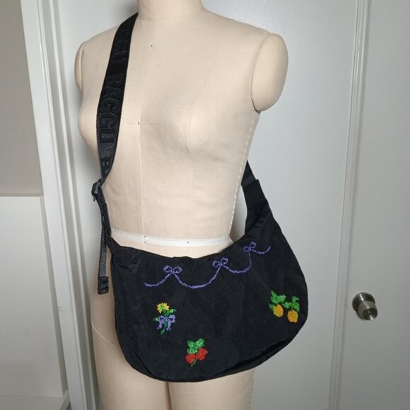 Baggu Medium Nylon Crescent Bag Bow Fruit Cross Stitch Black - Picture 5 of 7